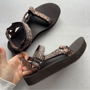 TEVA Midform Universal Animal Print Sandals Size 9 NEW